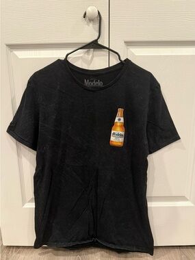 Modelo T-shirt Large